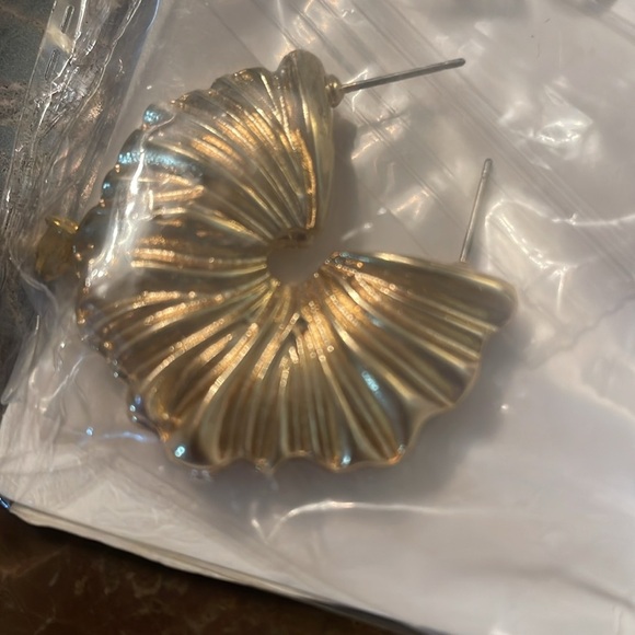 Boohoo Floral Hoops - Picture 4 of 4